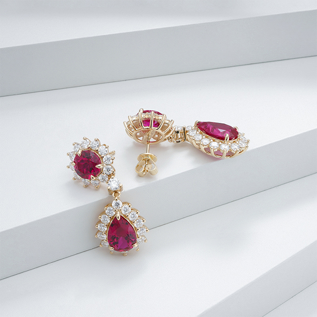 Anting-anting Berlian Berlian Berlian Ruby 14K Emas Kuning Pusingan Cemerlang dan Potongan Pear