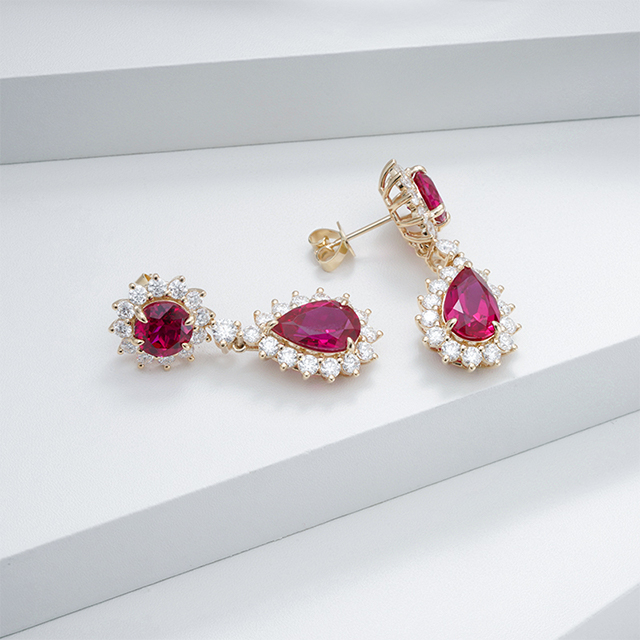 Anting-anting Berlian Berlian Berlian Ruby 14K Emas Kuning Pusingan Cemerlang dan Potongan Pear