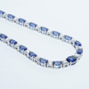 14K Emas Putih Oval Cut Lab Grown Sapphire dan Round Brilliant Cut Moissanite Diamond Kalung