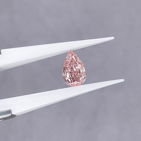 Vivid Pink Pear Cut VVS Lab Grown Diamond dengan IGI