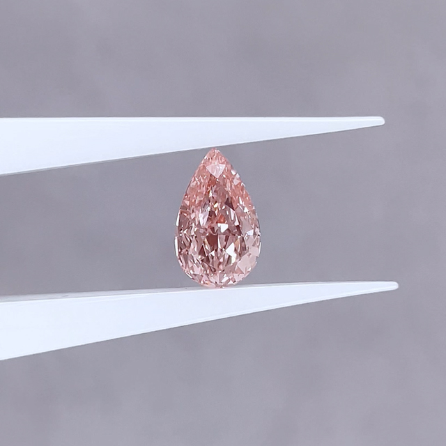 Vivid Pink Pear Cut VVS Lab Grown Diamond dengan IGI