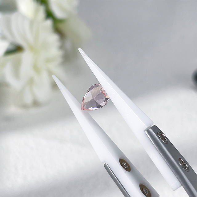 Pear Cut Vivid Pink Lab Grown Diamond dengan Sijil IGI